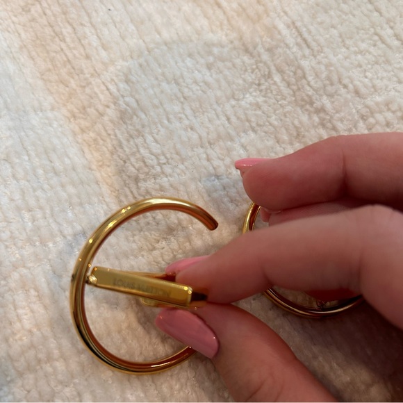 LOUIS VUITTON LOUIS LOGO HOOP EARRINGS - Picture 4 of 5